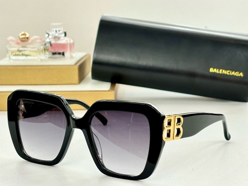 Balenciaga Sunglasses 140